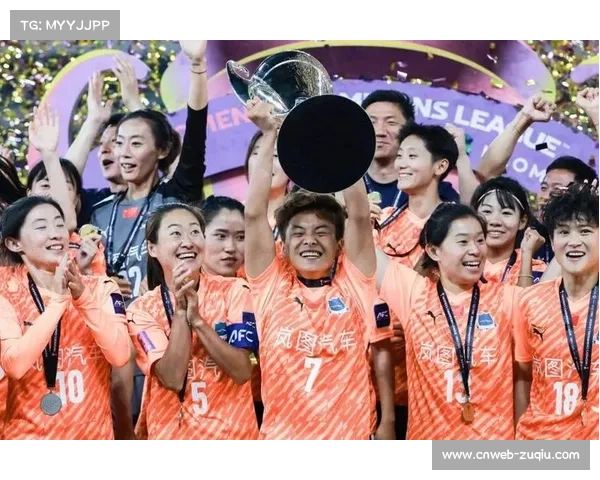 中国球迷热议女足亚冠夺冠，期待职业化发展